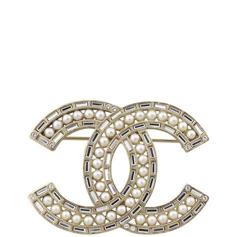 perly chanel|CHANEL Pearl Crystal CC Brooch Pearly White .